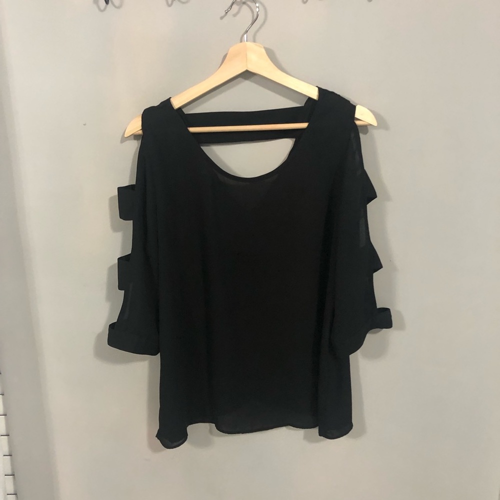 Pretty black top